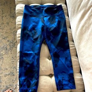 Lulu capri leggings - size 6
